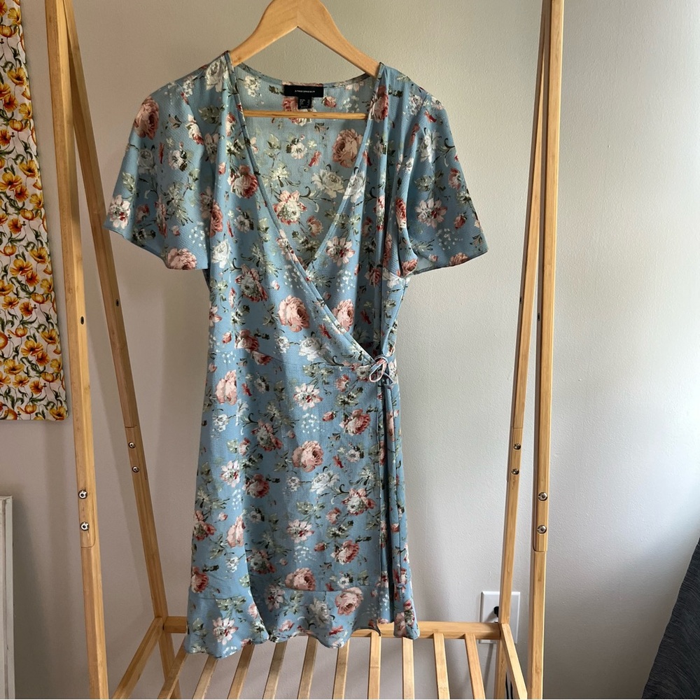 Summer dress Blue wrap around flowered dress size 8